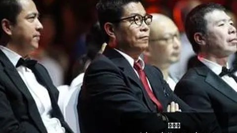 电竞赛事官方周边热销，粉丝收藏热潮